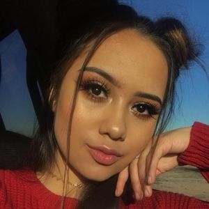 Meet your Posher, Denika